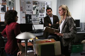 Demián Bichir, Diane Kruger, and Ellie Araiza in The Bridge (2013)