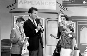 Joanne Carson and Jack Narz in Video Village (1960)