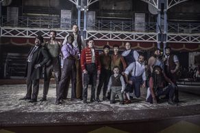 Radu Spinghel, Zac Efron, Eric Anderson, Shannon Holtzapffel, Keala Settle, Jonathan Redavid, Yahya Abdul-Mateen II, Luc