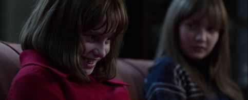 Madison Wolfe and Lauren Esposito in The Conjuring 2 (2016)