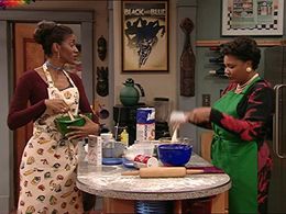 JoNell Kennedy and Arnetia Walker in Malcolm & Eddie (1996)