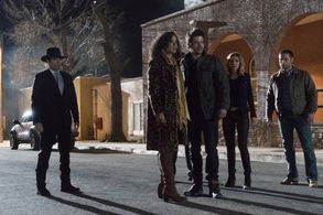Arielle Kebbel, Yul Vazquez, Parisa Fitz-Henley, Dylan Bruce, and François Arnaud in Midnight, Texas (2017)