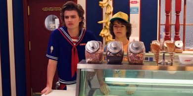 Joe Keery and Gaten Matarazzo in Stranger Things (2016)