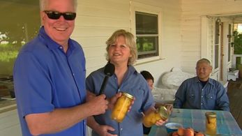 Huell Howser and David Mas Masumoto in California's Gold (1991)