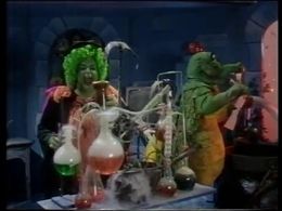 Carol Lee Scott and Freddie Stevens in Emu's World (1982)