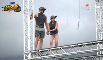 Abhinav Shukla and Nikki Tamboli in Fear Factor: Khatron Ke Khiladi: Rohit: This is disrespect, Nikki! (2021)