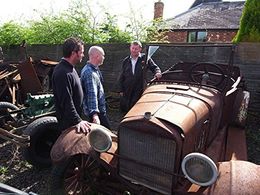 Gavin Bartlett, Neil Tuckett, and Drew Pritchard in Salvage Hunters (2011)