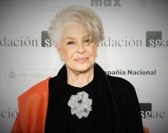 Lola Herrera at an event for XIX Premios Max (2016)