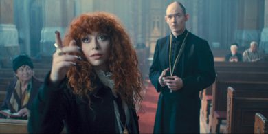 Natasha Lyonne and Ákos Orosz in Russian Doll (2019)