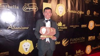Oswaldo Salas with the five Premios Latino that Extirpador de Idolatrias won in the gala in Marbella, Spain, may 14, 201