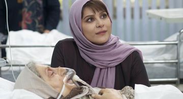 Sahar Dolatshahi and Shirin Yazdanbakhsh in Inversion (2016)