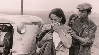 Nonna Mordyukova and Vladimir Tikhonov in Russkoye pole (1972)