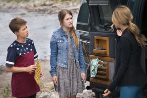 Natalie Zea, Ashley Gerasimovich, and Liam Carroll in The Detour (2016)