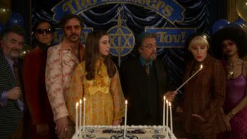 Al Pacino, Ayla Schwartz, Josh Radnor, Louis Ozawa, Kate Mulvany, and Tiffany Boone in Hunters (2020)