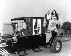 Yvonne De Carlo, Fred Gwynne, Al Lewis, and Beverley Owen in The Munsters (1964)