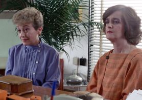 Amparo Baró and Chus Lampreave in The Chosen One (1985)