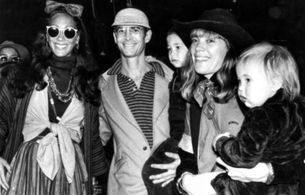 Anthony Perkins, Marisa Berenson, Berry Berenson, Oz Perkins, and Elvis Perkins