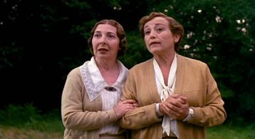 Amparo Baró and Alicia Hermida in The Enchanted Forest (1987)