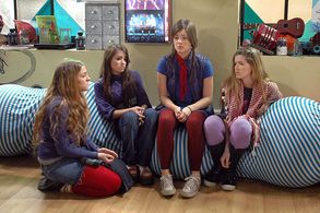 Lali Espósito, China Suárez, Rocío Igarzábal, and Daniela Aita in Casi ángeles (2007)