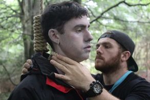 Manhunt (2019) rigging the hanging