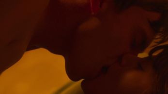 Keir Gilchrist and Aubrey Peeples in Heartthrob (2017)
