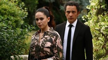 Duygu Yetis and Evren Erler in Seni Kimler Aldi (2017)