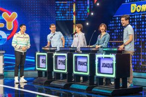 Dingdong Dantes, Joaquin Domagoso, Isko Moreno, Dynee Domagoso, and Frances Domagoso in Family Feud Philippines (2022)
