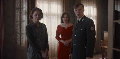 Sebastian Hülk, Antje Traue, and Luise Heyer in Dark (2017)