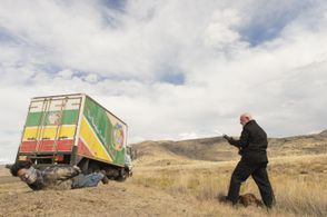 Jonathan Banks and Manuel Uriza in Better Call Saul (2015)
