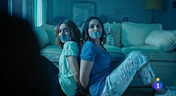 Cristina Plazas and Lucía Caraballo in Estoy vivo: Episode #2.13 (2018)