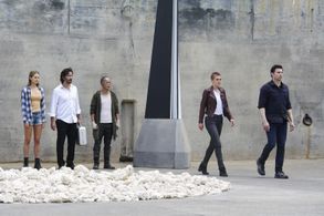 Henry Ian Cusick, Ken Leung, Anson Mount, Serinda Swan, and Isabelle Cornish in Inhumans (2017)