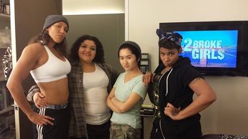 Behind the scenes of 2 Broke Girls