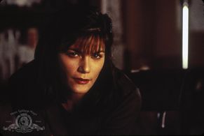 Linda Fiorentino in Unforgettable (1996)