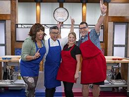 Tonya Harding, Kym Whitley, Jim J. Bullock, and Alec Mapa in Worst Cooks in America: There's No 