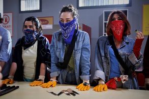 Demet Evgar, Ceren Moray, and Ümmü Putgül in The Yard: 43.Bölüm (2019)