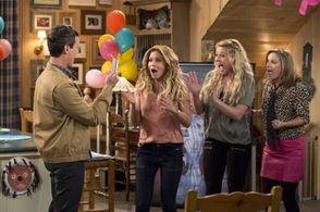 Andrea Barber, Candace Cameron Bure, Jodie Sweetin, and Scott Weinger in Fuller House (2016)
