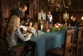 Peter Lohmeyer, Katharina Schüttler, Jella Haase, Isabelle Ottmann, and Anuk Steffen in Heidi (2015)