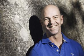 DAVID FÄRDMAR: Director.Producer.Screenwriter.Casting Director Rolands Hörna Film/Sweden david@rolandshorna.se www.rolan