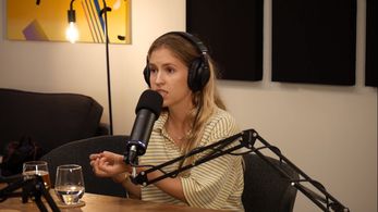 Claudia Bouvette in Le Temps d'un Jujube avec Adamo (2019)