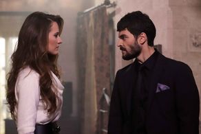 Oya Unustasi and Akin Akinözü in Hercai (2019)