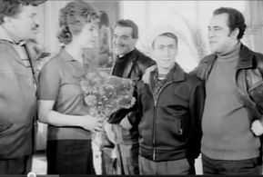 Talat Gözbak, Sami Hazinses, Sezer Sezin, and Ahmet Tarik Tekçe in Soför Nebahat ve kizi (1964)