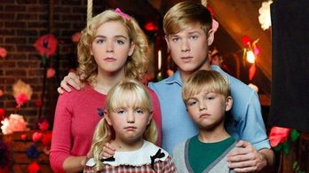 Kiernan Shipka, Mason Dye, Maxwell Kovach, and Ava Telek in The Dollanganger Saga (2014)