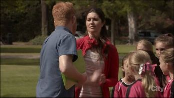 Modern Family Se 7, Ep 2: The Day Alex Left for College Dir. Jeffrey Walker Jesse Tyler Ferguson, Brittani Ebert