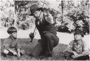 Tom Skerritt, Joseph Gordon-Levitt, and Vann Gravage in A River Runs Through It (1992)