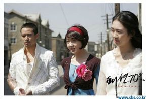 Min-Jung Kim, Yo-won Lee, and Jeong-myeong Cheon at an event for Fashion 70's (2005)