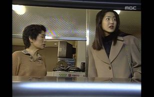 Hye-ja Kim and Hyun-Jung Go in Mother's Sea (1993)