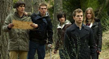 Carlos Cuevas, Álvaro Cervantes, Macarena García, Lucía Guerrero, and Àlex Maruny in Luna, el misterio de Calenda (2012)