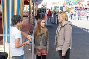 Edie Falco, Ruby Jerins, and Carmen LoPorto in Nurse Jackie (2009)