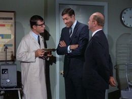 Kirk Duncan, Bartlett Robinson, and Rudy LaRusso in Gilligan's Island (1964)