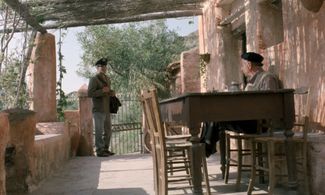 Philippe Noiret and Massimo Troisi in The Postman (1994)